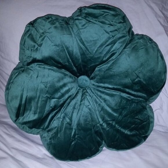 NEW  Flower Shaped Pillow with Velvet for Couch (15 Inches, Dark Green) - Picture 8 of 8